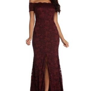 Mermaid style lace prom dress